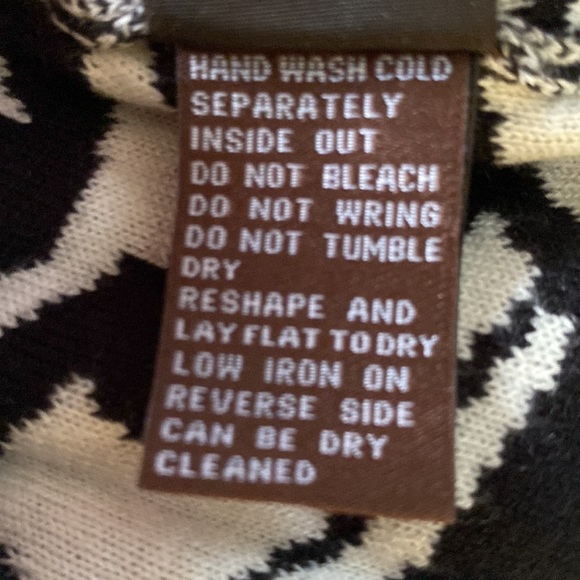 J. McLaughlin Black & Cream Damask Tunic Sweater - XS - Picture 10 of 10